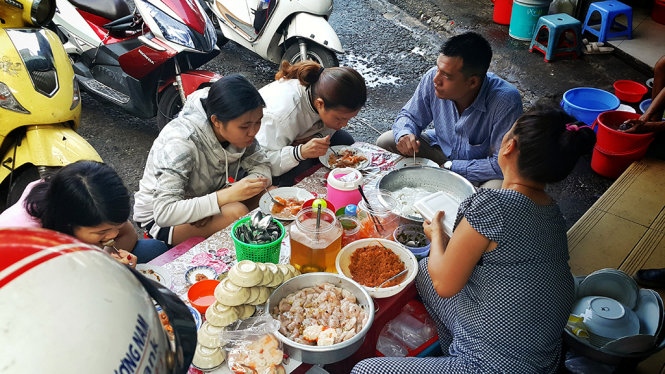 Người mắc hội chứng ruột kích thích không nên ăn đồ ăn hàng quán